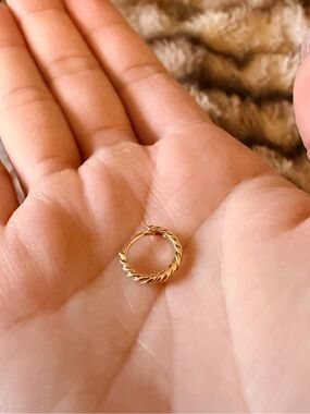 Single David yurman cable Huggie earring